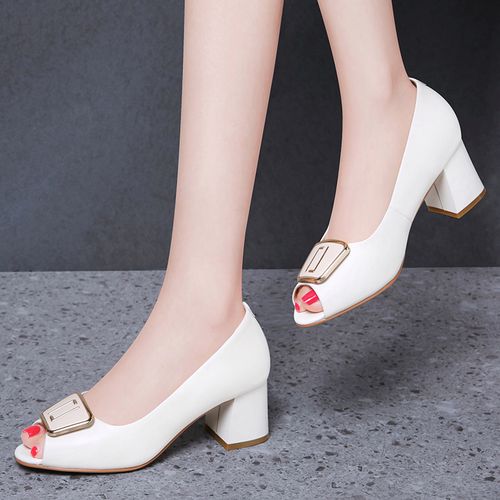 富贵鸟鱼嘴鞋女士粗跟凉鞋夏季中跟真皮奶白色单鞋气质春季高跟鞋