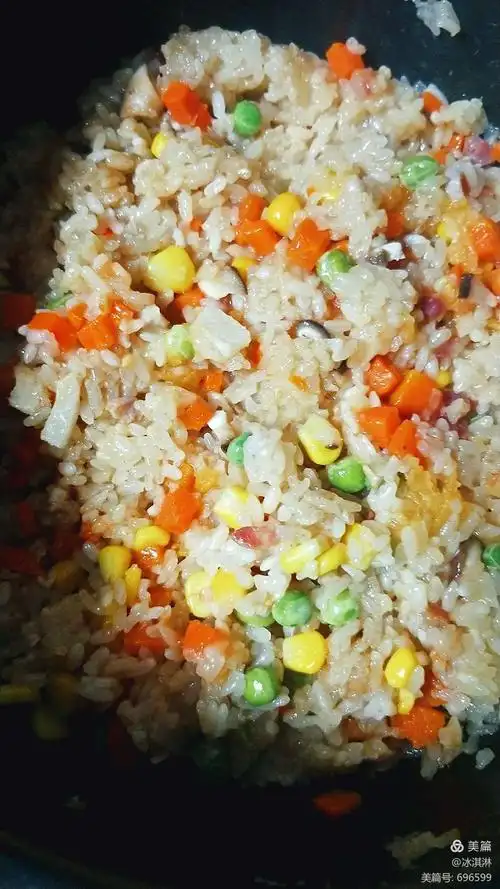 五颜六色,浓香扑鼻的什锦饭出锅时,你就会有别样的成就感.