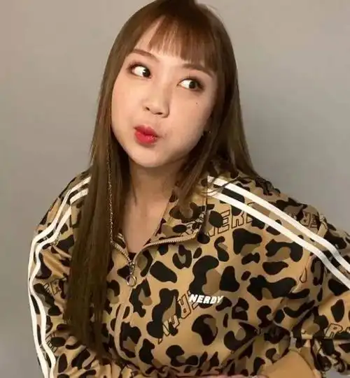 今天没听到闹铃睡到10点半错过了高考的rapper李英智