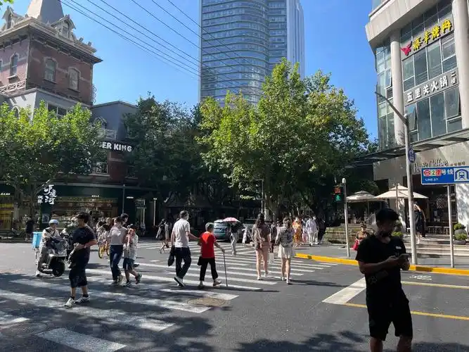 【21图】直租 静安寺商圈 万航渡路沿街门面转让 招烤肉火锅网红串串