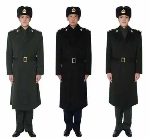 07式军官常服呢大衣 03式羽绒大衣作为作战服配套穿着03式作训服使用