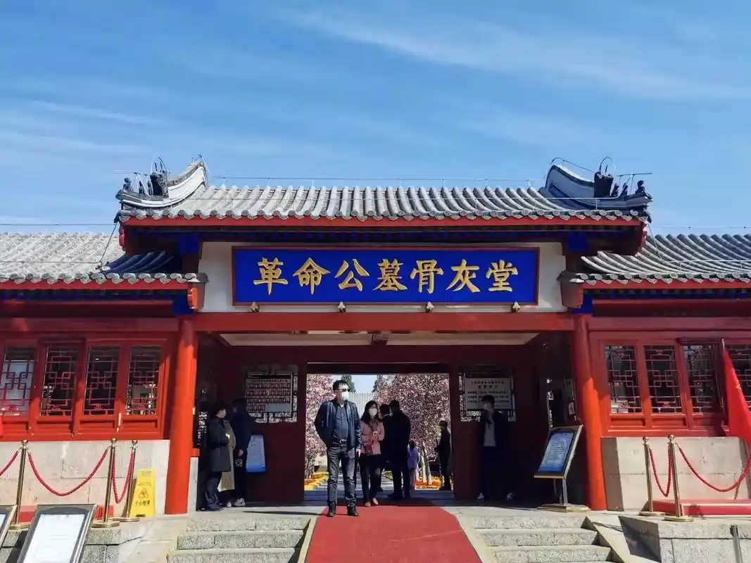 北京八宝山,西安烈士陵园都住着我的挚爱亲人,如果有来世我一定 - 抖