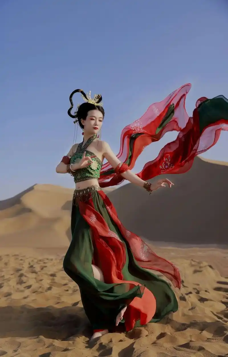 敦煌飞天从艺术形象上说,它不是一种文化的代 表,而是多种文化 - 抖音