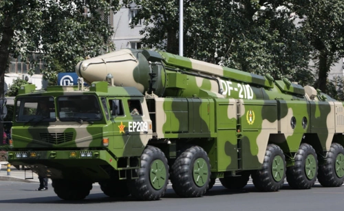 火箭军硬核拜年:5辆导弹车"排排坐",我国海上防线底气十足