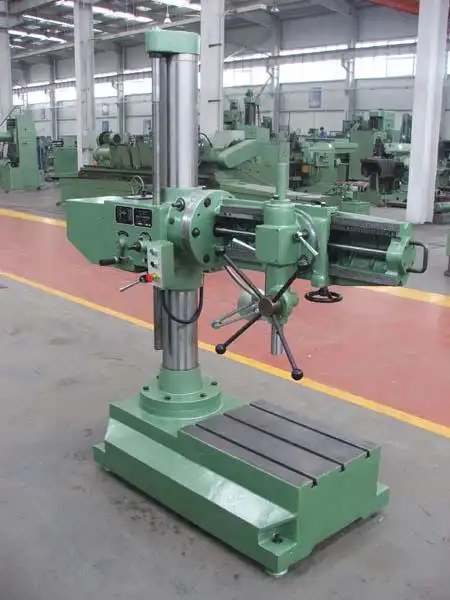 z3132万向摇臂钻床