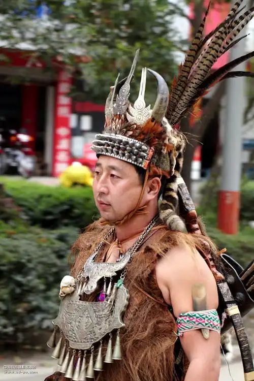 黔东南印象77少见的男性苗族服饰