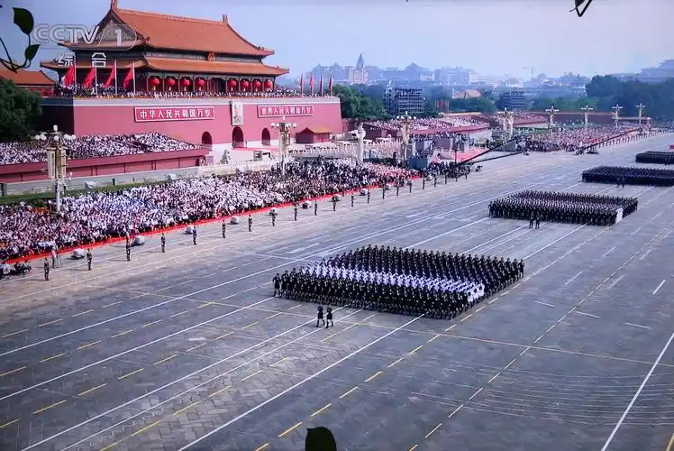 2019国庆阅兵看电视拍图片