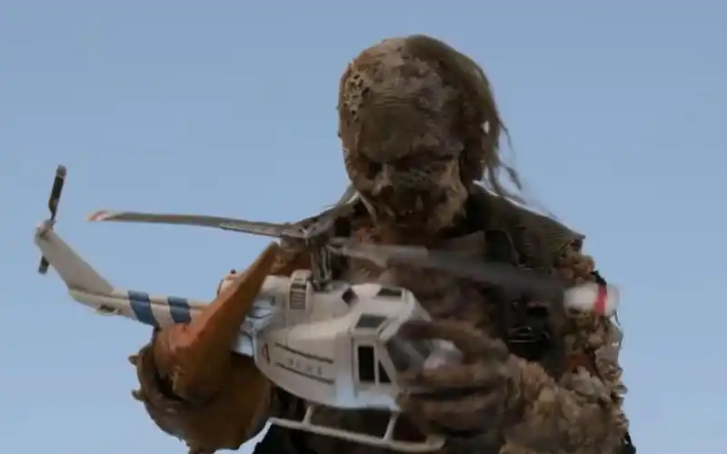 巨型丧尸降临地球徒手就能毁掉一架直升机一部丧尸恐怖片