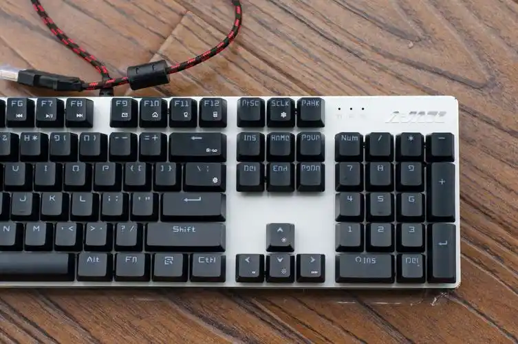 推荐一款性价比很高的黑轴机械键盘:黑爵机械战警