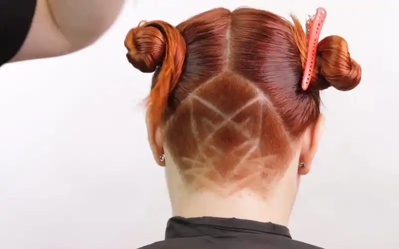 女生短发后发区雕刻发型教程,供美发参考