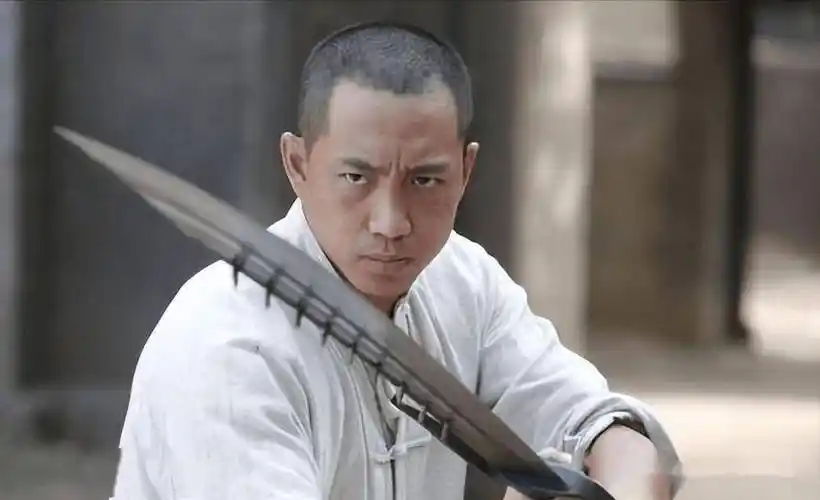 她当初嫁给瘫痪演员谷智鑫,结婚10年儿女双全,现如今过得怎么样