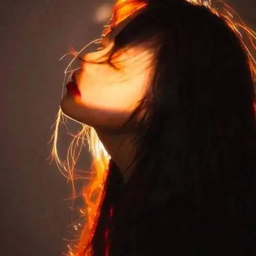 我真是一整个爱上~#头像分享  #侧脸  #优质女生头像  #高级感女生