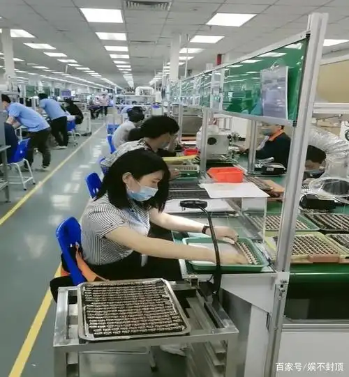 东莞3000人的电子厂,员工上班的生产车间,做事快和慢都由自己定