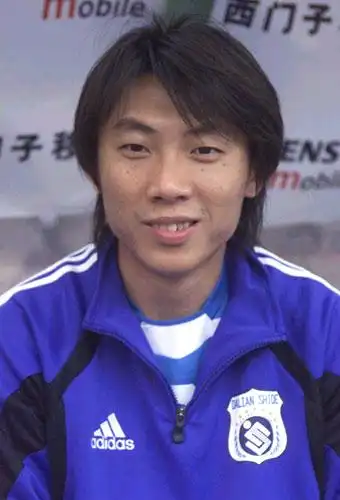 图文2004中超联赛大连实德众将风采后卫唐田