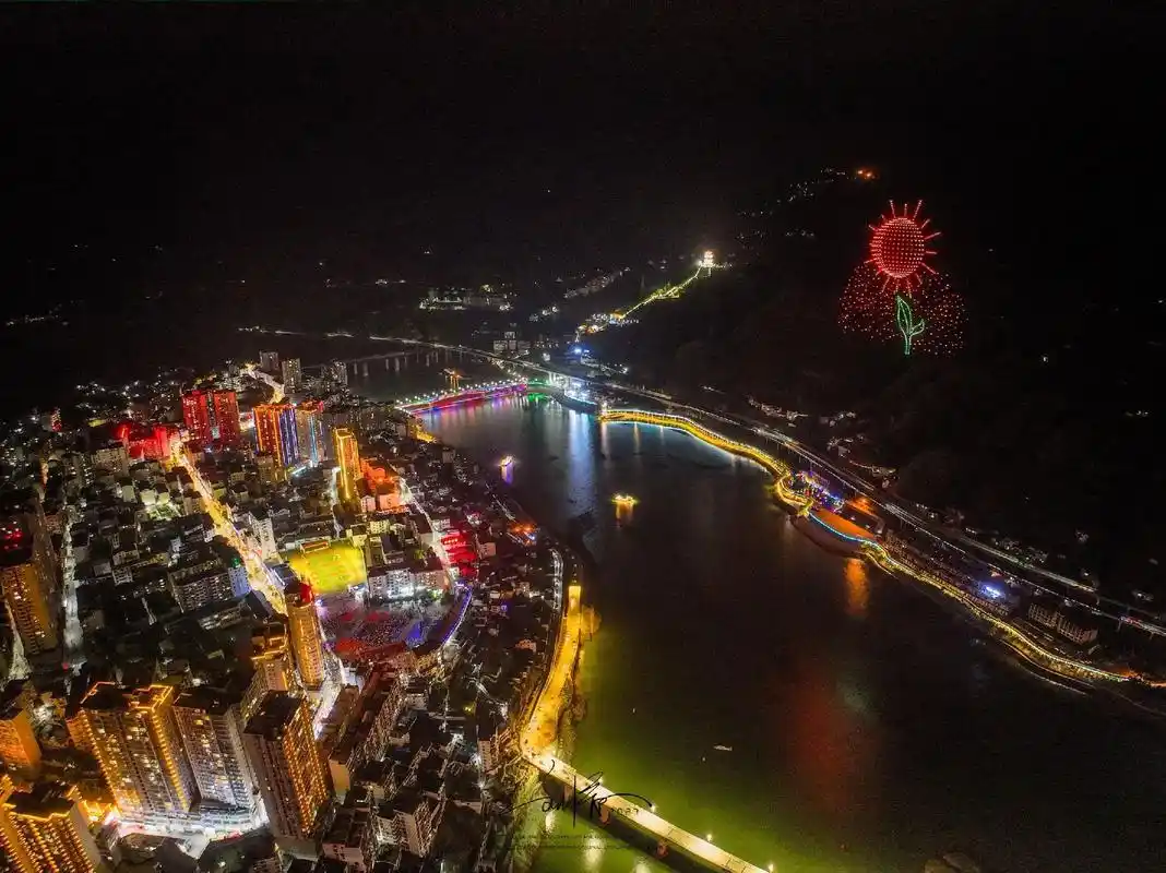 紫阳县无人机灯光秀.#宣传家乡旅游文化 #我为家乡代言 #城 - 抖音