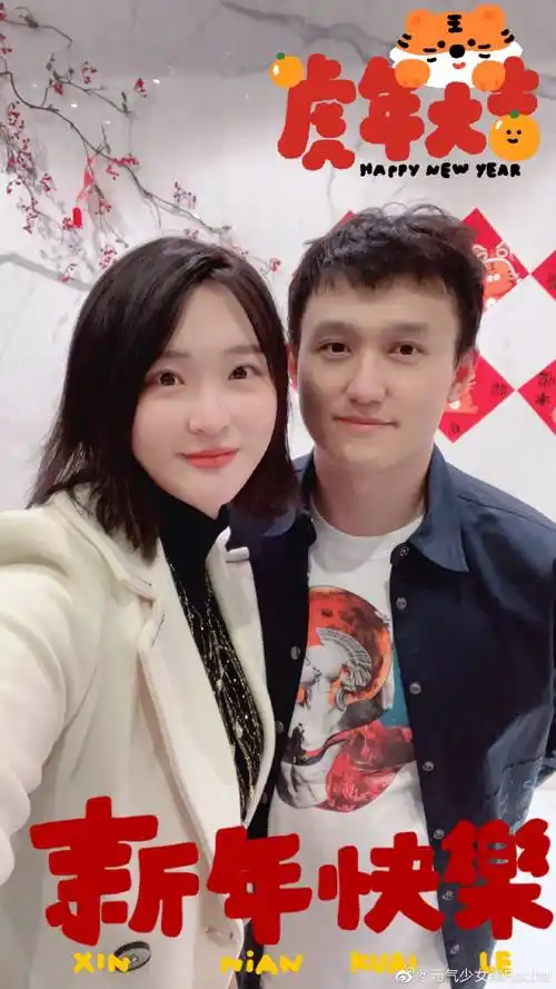 王一梅则是晒出了自己包饺子,吃饺子的照片.