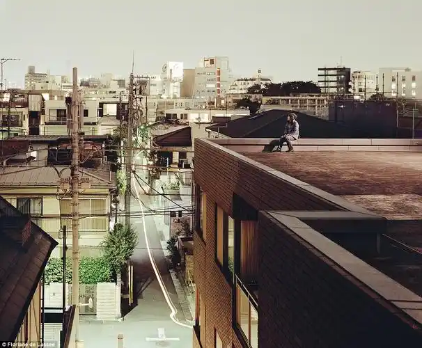 繁华都市里的孤单人