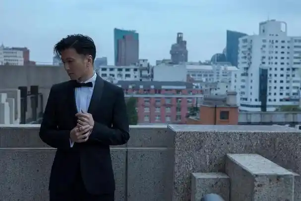 谢霆锋年少成名与王菲被称作金童玉女分手后如今怎样了