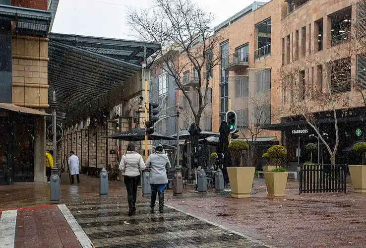 罕见:南非约翰内斯堡11年来首次下雪 | 极目新闻