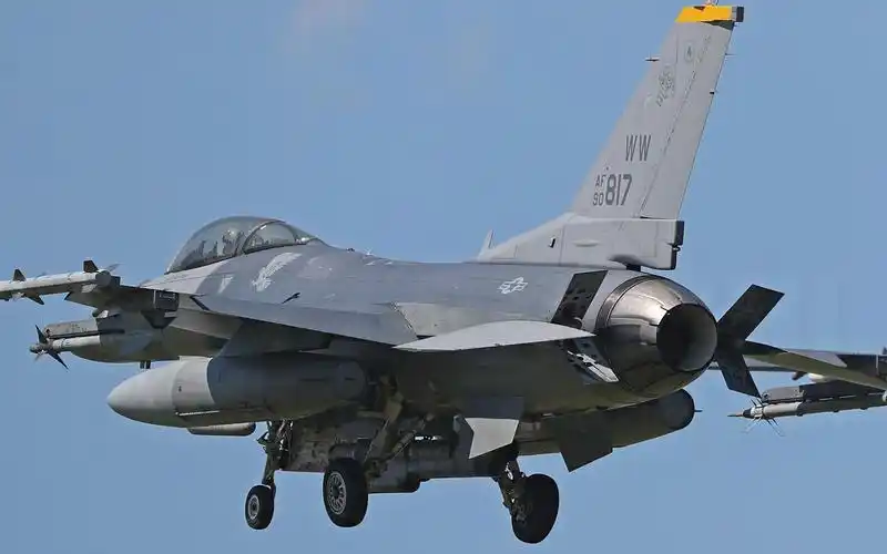 【战争雷霆】美系唯一陆历答案,顶级t0级别的cas机,骇人听闻的多用途f