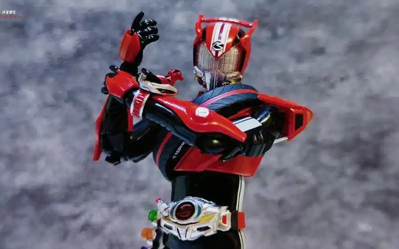 【掰胶分享】shf 20周年版假面骑士驰骑 可动全改造