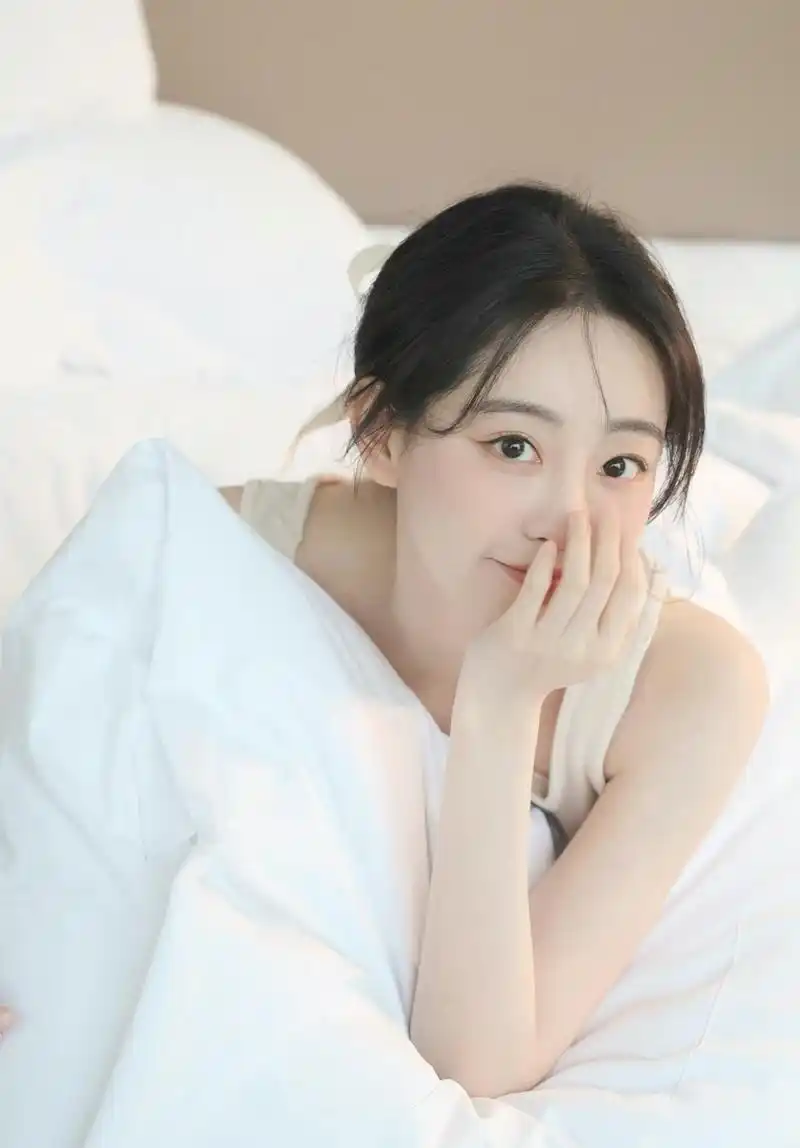 这么清纯的妹子怎么就不火呢?原来真正的美女根本不靠衣装