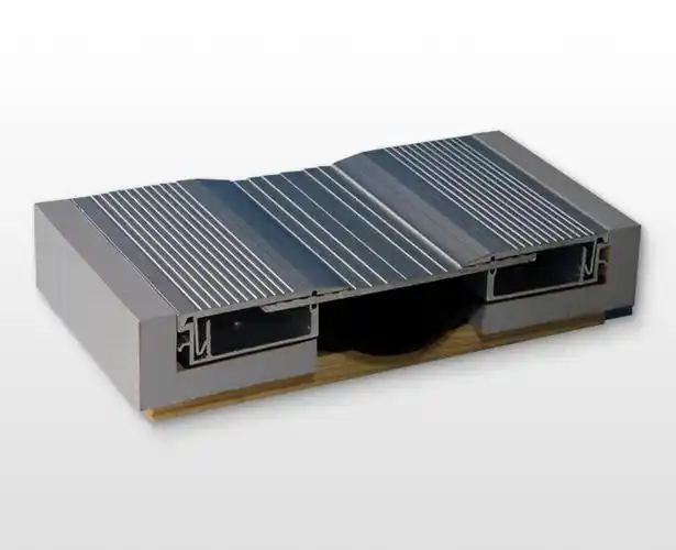 外墙变形缝[品质保障]沉降缝:为防止建筑物各部分由于地基不均匀沉降