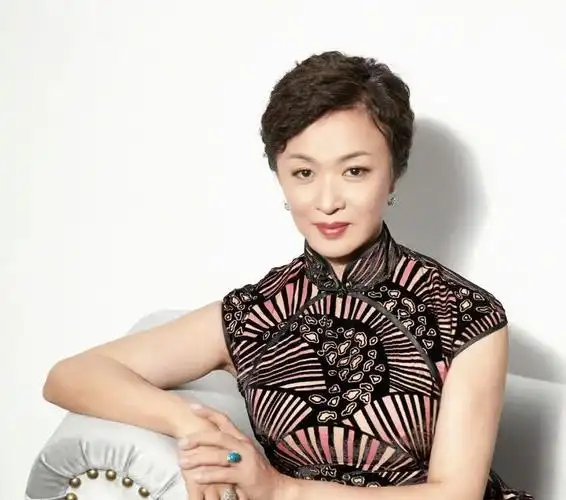 失去了主持人的舞台, 金星本人又重新回到舞蹈的老本行