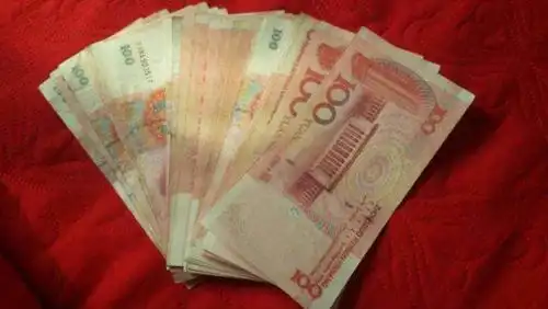 过大年给了婆婆2000元红包,回头婆婆就把红包给了他