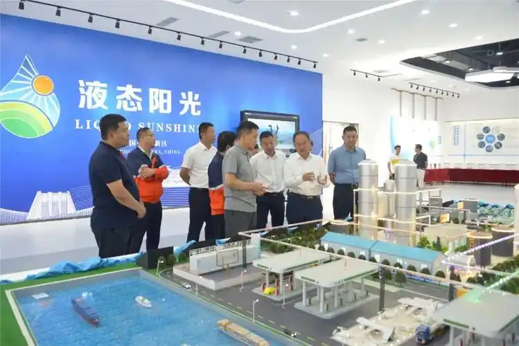 刘永行表示,十分看好兰州新区的投资环境和新能源产业发展前景.