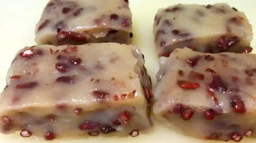 一碗糯米粉 一把红豆 上锅一蒸 做出来的红豆糯米糕软糯q弹超简单