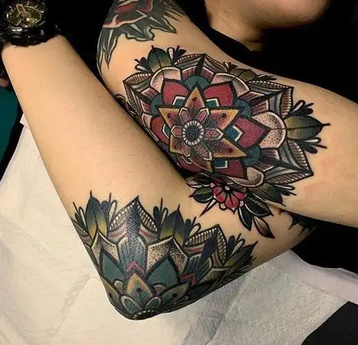 花臂手环黑色曼陀罗花纹身