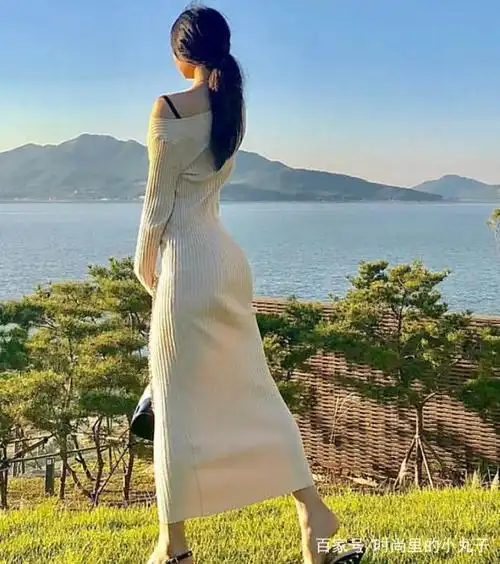 长款连衣裙,更能彰显女人身材的s曲线,让你更妩媚