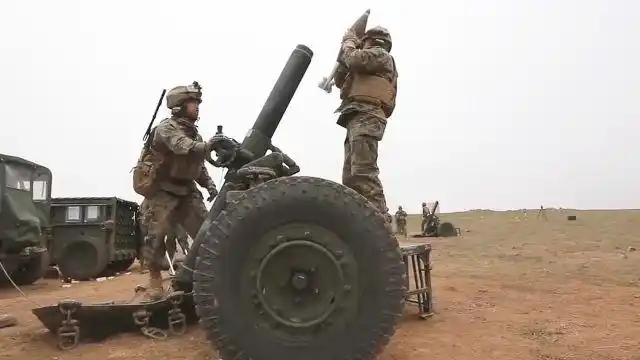 120mm重型迫击炮威力巨大只能用牵引式发射炮弹