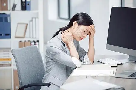 背痛女性亚健康白领商务女性职业病背景