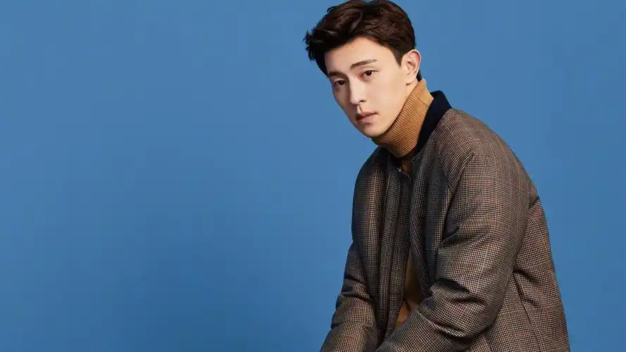 明星壁纸,时尚壁纸,邓伦,明星,帅气,时尚,电脑壁纸,壁纸帅哥明星邓伦