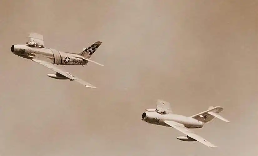 抗美援朝战争时,志愿军飞行员万米高空倒飞回国,堪称空战史奇迹