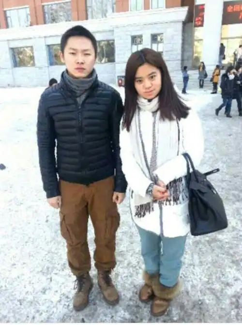 《中国好声音》冠军梁博考研遭围观合影(图)