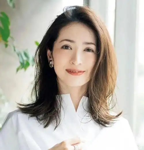 中老年女人最踩雷的三大发型,听着洋气,实际老气,大妈味十足