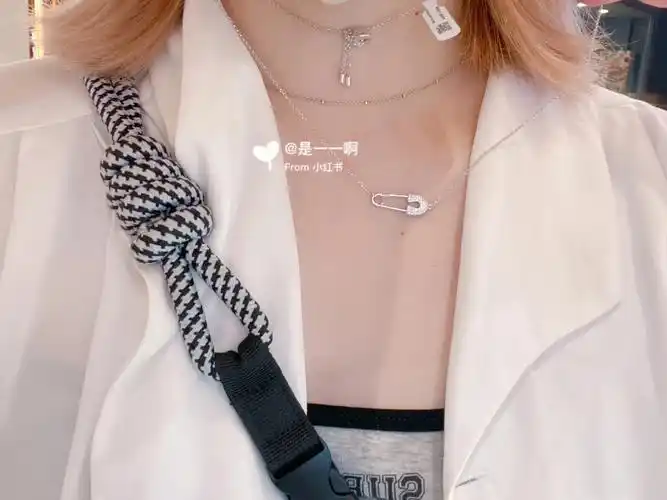 apm别针项链海口免税店