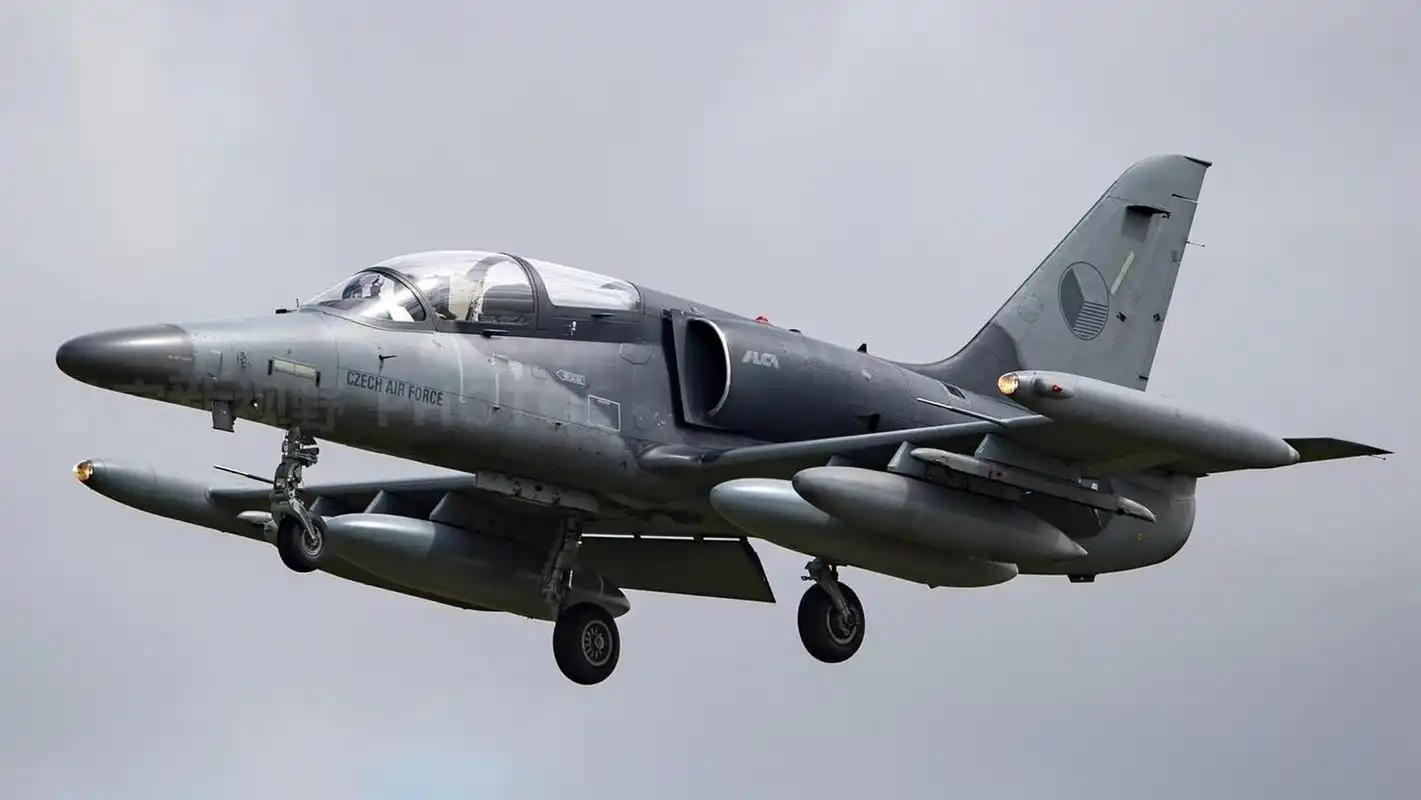 航空新视野# 捷克空军装备的l159教练机,目前依旧有不少国外空军妆父