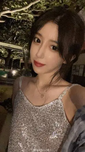 斗鱼吃鸡女主播呆妹儿小霸王个人写真福利套图