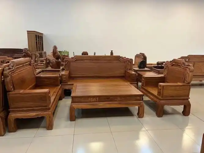 一套冈比亚刺猬紫檀沙发两万出头就可以买到