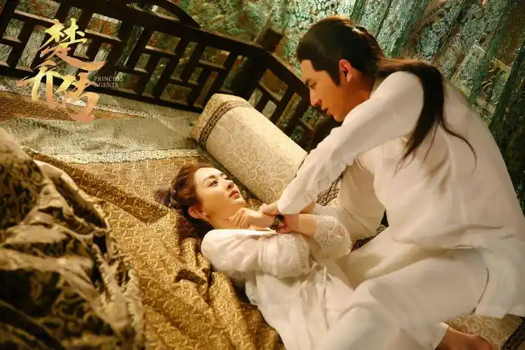 赵丽颖与陈伟霆同框,时隔多年,让人有种梦回"老九门"的即视感_侵权