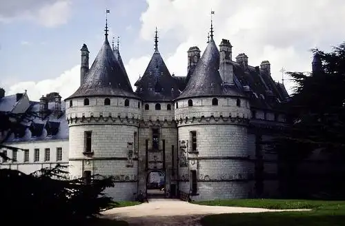 纤巧柔情的舍农索城堡,诗情画意的肖蒙城堡