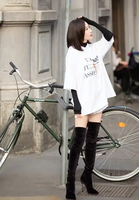 看舒畅穿这套衣服,这身材比例也太好了,感觉腿真长!