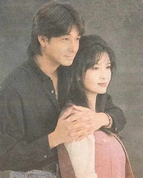 组图:周慧敏晒与吉田荣作旧照 俊男美女勾起青春回忆