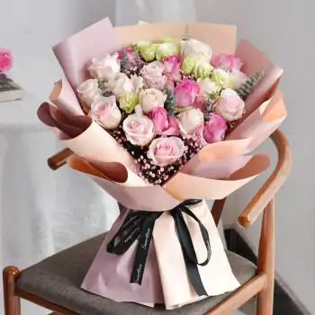 二:玫瑰鲜花是每个女孩子都无法抗拒的东西,因为它代表的意义就象代表