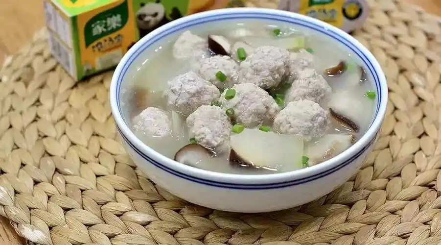 天冷必备的暖胃淡雅美食冬瓜香菇丸子汤清香暖胃超级好吃