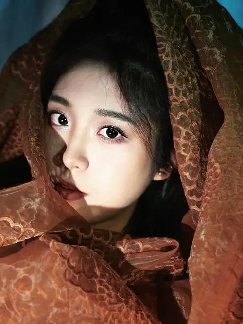 [破涕为笑]也没给人画过妆,弄过头发.